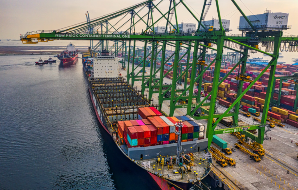 US West Coast shipping alert for container port capacity